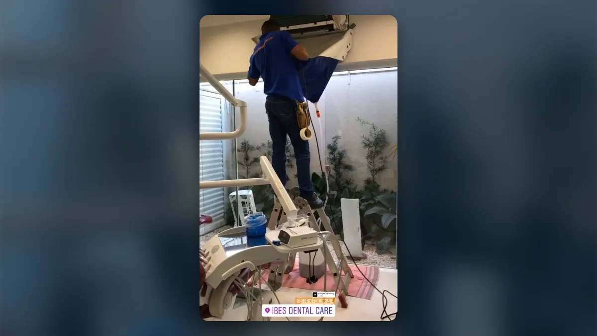 Técnico atendendo ar condicionado de clínica odontológica em Campo Grande